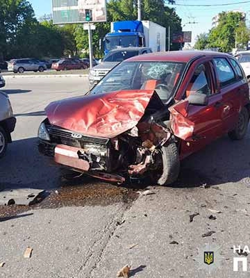 У Полтаві не змогли розминутись два автомобіля: троє осіб травмовано