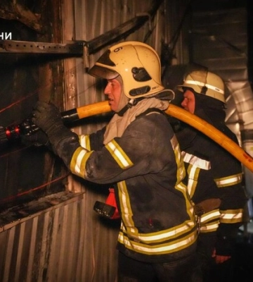 Ракетна атака на Одесу: вогнеборці ліквідували пожежу