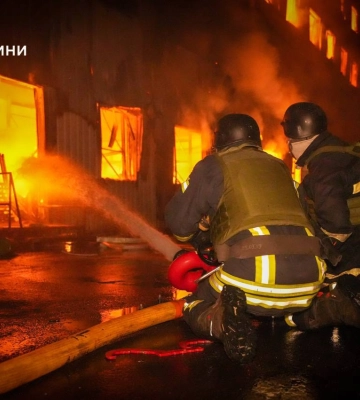 Ворог атакував Одесу балістичними ракетами: спалахнула пожежа, 13 людей постраждали