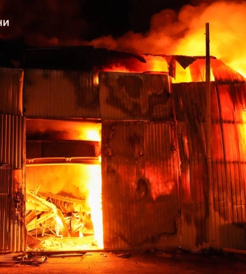 Ворог атакував Одесу балістичними ракетами: спалахнула пожежа, 13 людей постраждали