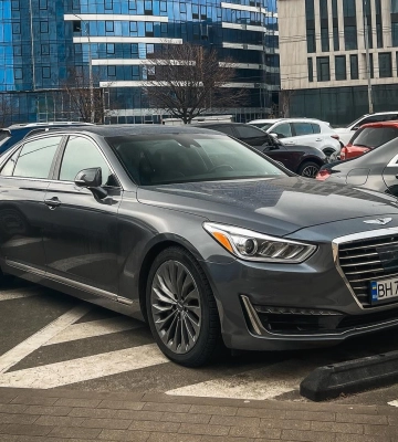 Неприметный флагман: в Киеве заметили самое роскошное авто от Hyundai 