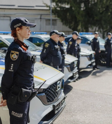 Уряд Франції передав автівки для мобільних груп поліції Дніпропетровщини з протидії гендерно зумовленого насильства