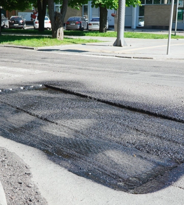 Цьогоріч у Черкасах відремонтували дороги вже на десятку вулиць