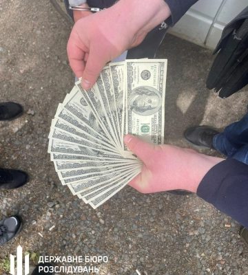 На Одещині прикордонник продавав ухилянтам спеціальні картки, які дозволяли проїзд транзитною зоною