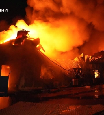 З’явилося відео наслідків удару окупантів по складу Нової пошти в Одесі