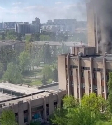 Масштабна пожежа в Києві: горить будівля на Дарниці