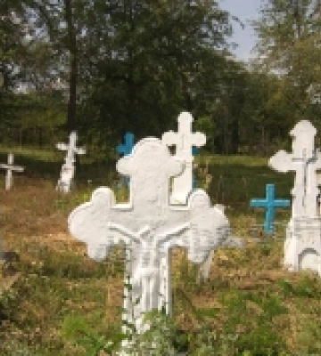 На Волині судили переселенку, неповнолітній син якої пошкодив пам&#039;ятники на кладовищі