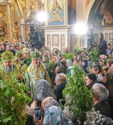 Епіфаній на Вербну неділю відслужив святкову літургію в Успенському соборі Київської Лаври