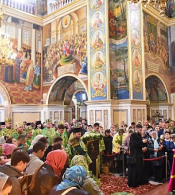 Митрополит Епіфаній на Вербну неділю відслужив святкову літургію в Успенському соборі Київської Лаври