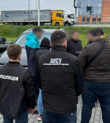 8 000 євро за «квиток зеленим маршрутом». Прикордонники викрили організатора незаконної схеми