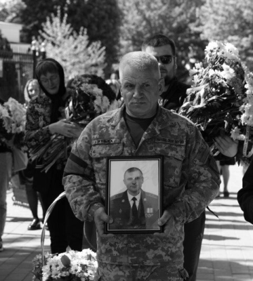 Загинув через декілька днів після дня народження: у Луцьку попрощалися з підполковником Василем Матюком