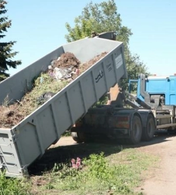 Для зручності дніпрян на міських кладовищах встановлено 50 великогабаритних контейнерів під сміття 