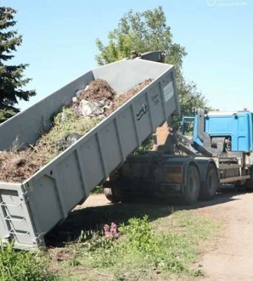Зручно викидати, зручно очищати: на цвинтарях у Дніпрі розмістили 50 великогабаритних контейнерів