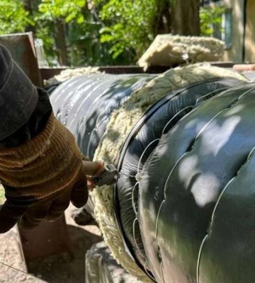 Черговий по місту перевірив, як оновлюють теплоізоляцію та Пункт незламності