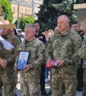 Загинув через декілька днів після дня народження: у Луцьку попрощалися з підполковником Василем Матюком