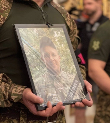 У Полтаві попрощалися з нацгвардійцем Євгенієм Рябоволом