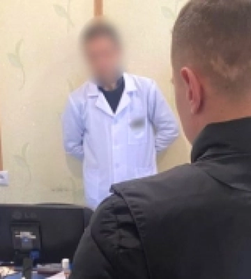 Завідувач поліклініки на Рівненщині «відмазував» чоловіків від мобілізації