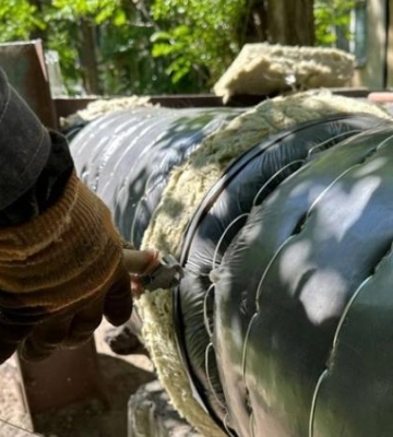 Черговий по місту перевірив, як оновлюють теплоізоляцію та Пункт незламності