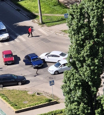 На перехресті у Черкасах сталася ДТП. На місці працювали медики