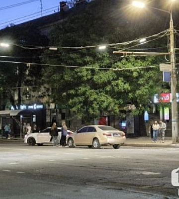 В Кривом Роге на 97 квартале столкнулись 2 иномарки