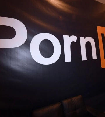 Pornhub став платником податків в Україні