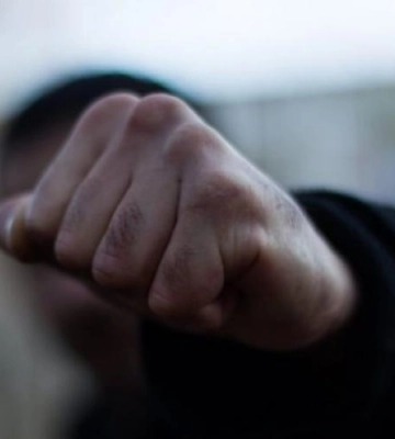 Побили і без тями залишили на вулиці: на Дніпропетровщині врятували чоловіка
