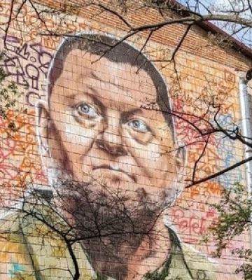 У Києві з'явився величезний мурал із зображенням Залужного 