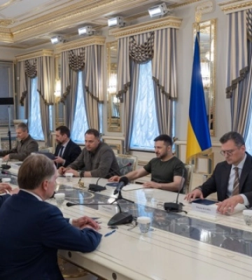 Чотири саміти та оборонна підтримка: Зеленський зустрівся у Києві з Кемероном