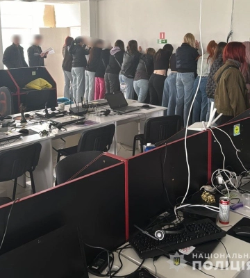 В Одесі ліквідували масштабний шахрайський call-центр, працівники якого викрадали кошти з банківських рахунків іноземців