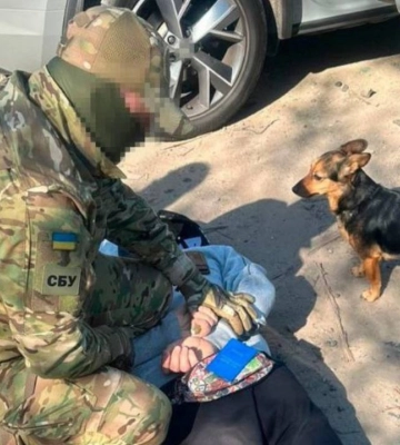 У Харкові навідник із собакою стежив за військовими, а за ним стежила СБУ