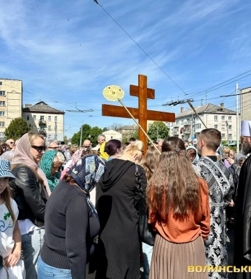 «Щоб Господь дарував перемогу»: у центрі Луцька – Страсний хід із 12 стояннями. Фото
