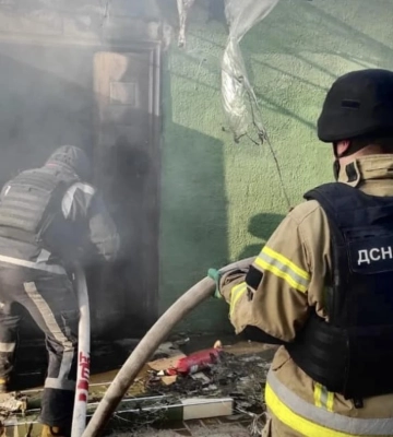 Місцева влада показала наслідки обстрілу житлових кварталів Херсона (відео)