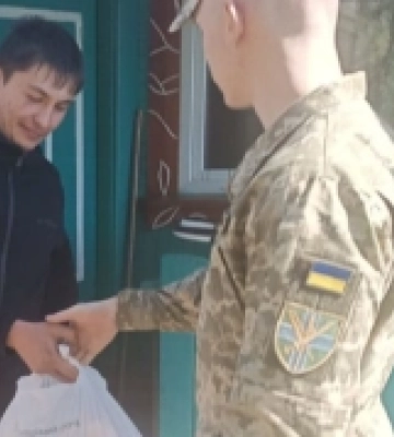 У Шацькій громаді Волині родинам військових  передали пакунки з продуктами та засобами гігієни