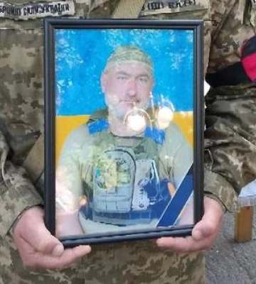 Полтавська громада провела в останню дорогу загиблого Героя Олександра Крайнього
