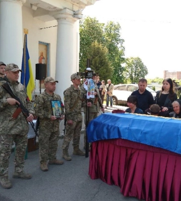 У Полтаві провели в засвіти військового, який поліг на Донецькому напрямку