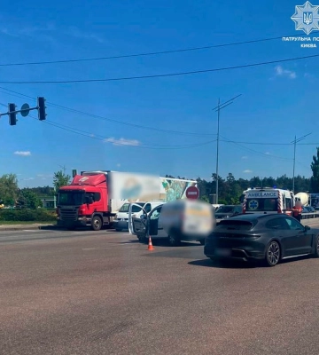 В Киеве на проспекте Бажана из-за ДТП затруднено движение транспорта