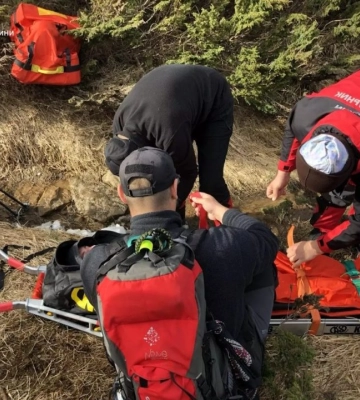 Житель Дніпра під час спуску з Говерли травмував ногу: допомагали рятувальники