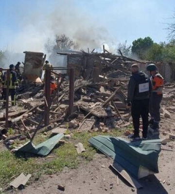 Рашисты ударили по зоне жилой застройки в Харькове: погибла женщина, разрушены дома
