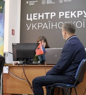 &quot;У меня мама в оккупации, она меня ждет&quot;: почему мелитопольцы идут в рекрутинговые центры 