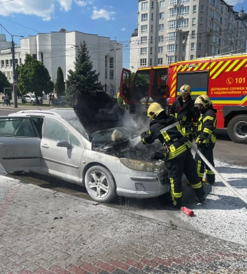 У Луцьку на Київському майдані горіло авто 