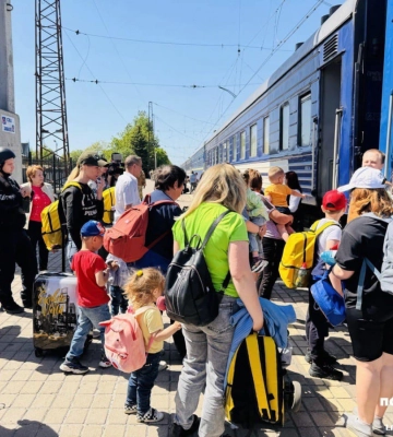 Сподіваються перепочити від ракетних атак: на Волинь прибув евакуаційний потяг з Донеччини