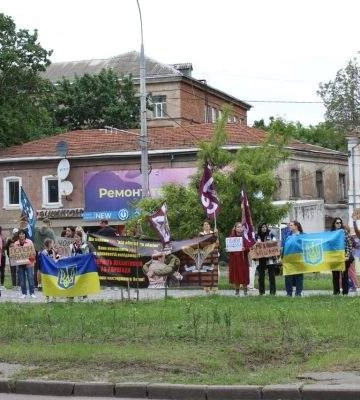 &quot;Поверніть моїх рідних додому!&quot;, -  у Миколаєві пройшла акція на підтримку військовополонених