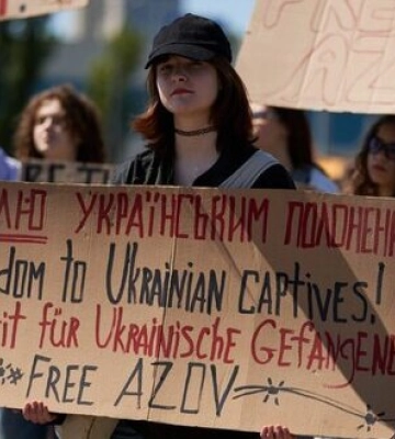Акції на підтримку полонених захисників Маріуполя відбулися у Києві, Львові та Харкові. ФОТОрепортаж