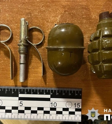 Десять кілограмів канабісу: у Києві затримали озброєного наркодилера (ФОТО)