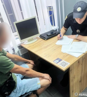 Показував оголені сідниці у центрі Костополя: на молодика склали адмінпротокол