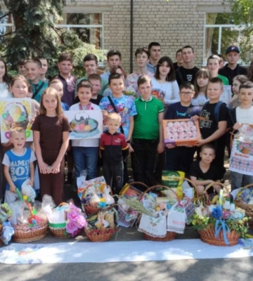 Школярі Великої Олександрівки на Херсонщині зібрали Великодні кошики для ЗСУ