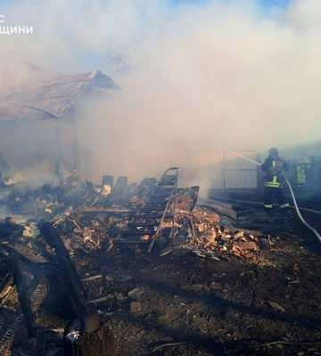 На півночі Сумщини пожежники ліквідували загоряння, яке спричинив ворожий обстріл