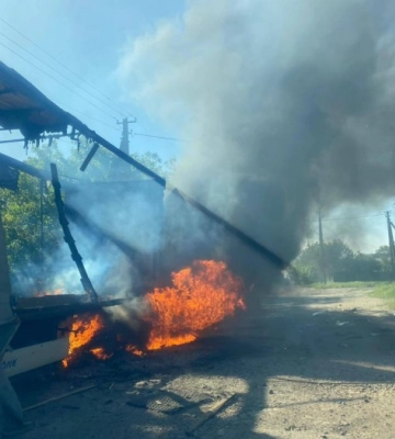 Рашисти вдарили дроном по вантажівці з питною водою на Херсонщині