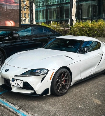 Баварский японец: в Киеве заметили знаменитый 340-сильный спорткар Toyota 