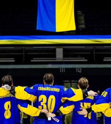 Національна збірна України з хокею з двома херсонцями у складі виграла чемпіонат світу у дивізіоні 1B